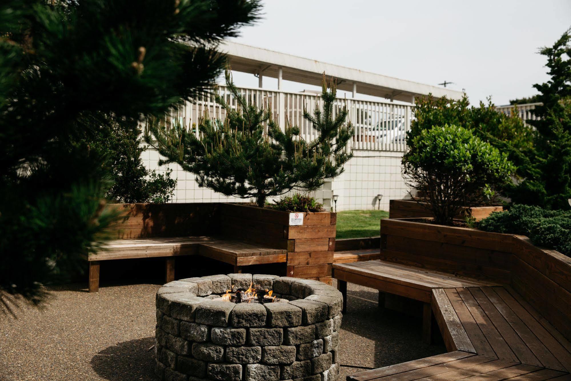 Surftides Hotel Lincoln City Exterior photo